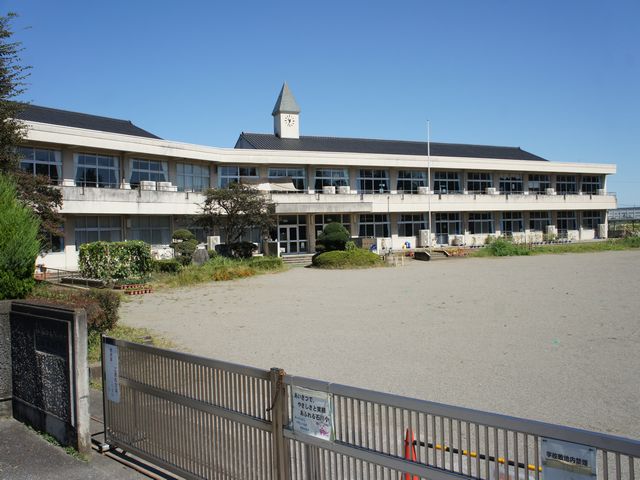 小学校　鹿沼市立石川小学校（小学校）まで989m