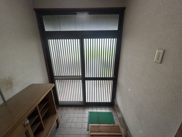 魚住町中尾貸家の玄関写真