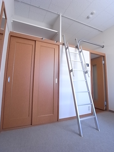 レオパレス道意1号の居間写真