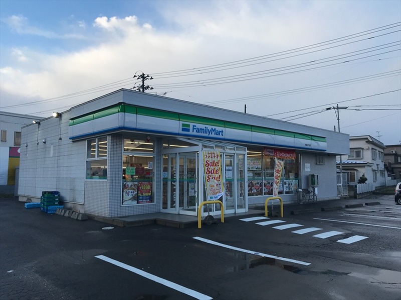 コンビニ　ファミリーマート 外崎五丁目店（コンビニ）まで470m