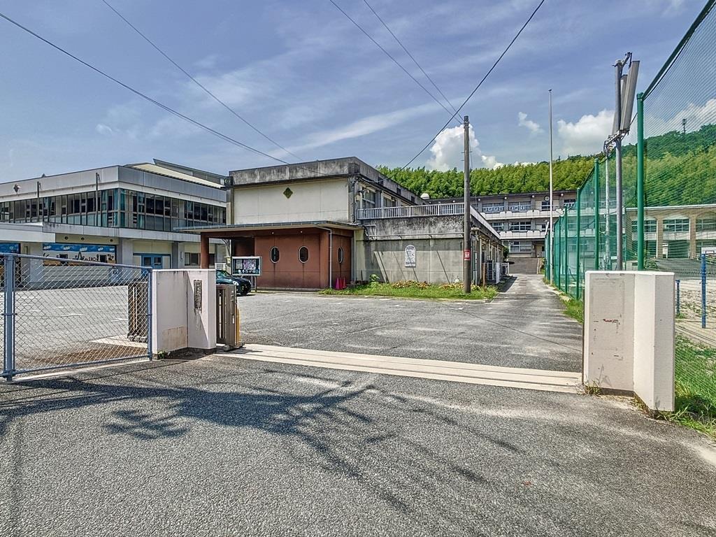 小学校　山口市立小鯖小学校（小学校）まで1603m