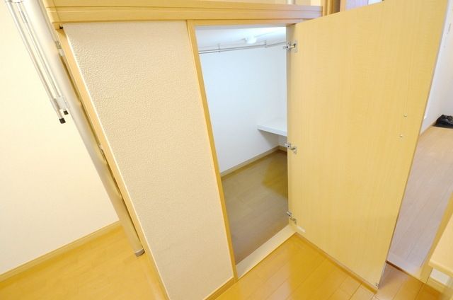 レオパレスKOIWAIの内装写真