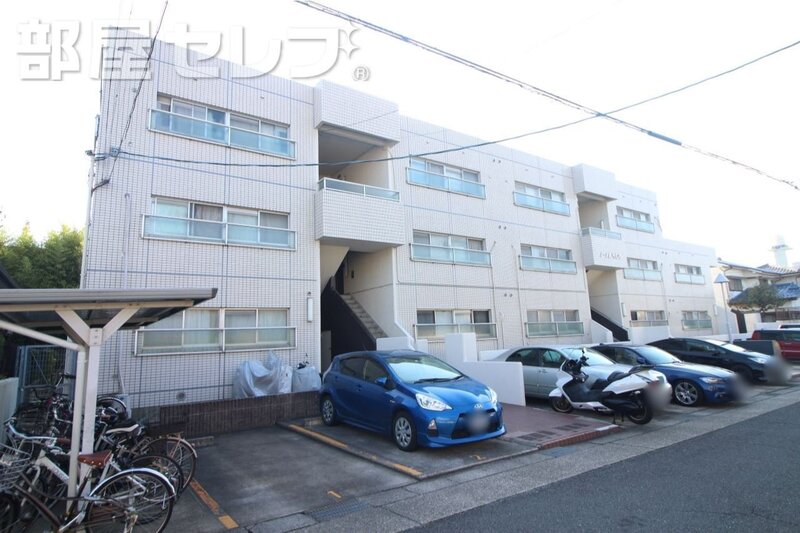 建物外観　タイル張りの立派な外観です。