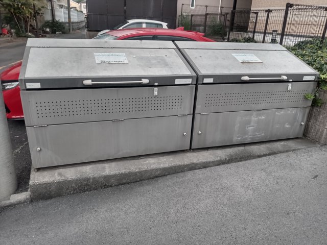 その他　専用のゴミ置き場があります。