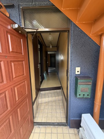 ブルーライン 三ツ沢下町駅 徒歩5分 3階建 築36年の玄関写真