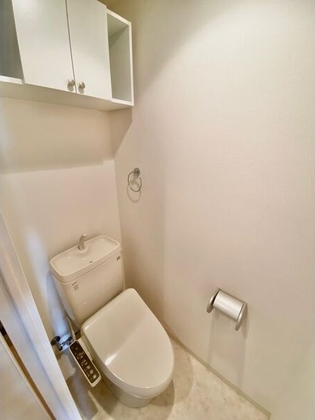 ＪＲ東海道本線 金山駅 徒歩11分 12階建 築19年のトイレ写真