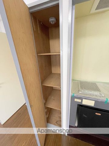 地下鉄御堂筋線 なんば駅 徒歩11分 10階建 築34年の内装写真