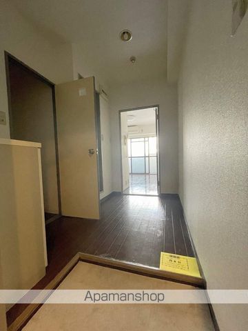 地下鉄御堂筋線 なんば駅 徒歩11分 10階建 築34年の玄関写真