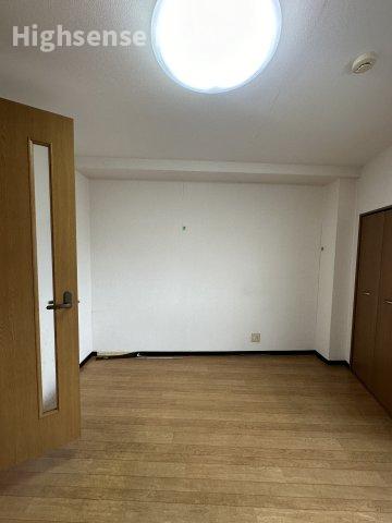 富尾マンション 放出の居間写真