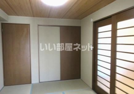 上越新幹線 長岡駅 バス乗車時間：20分 最寄りバス停で下車 徒歩1分 3階建 築30年の内装写真
