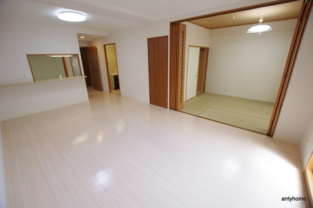 阪急宝塚線 三国駅 徒歩16分 8階建 築19年の居間写真