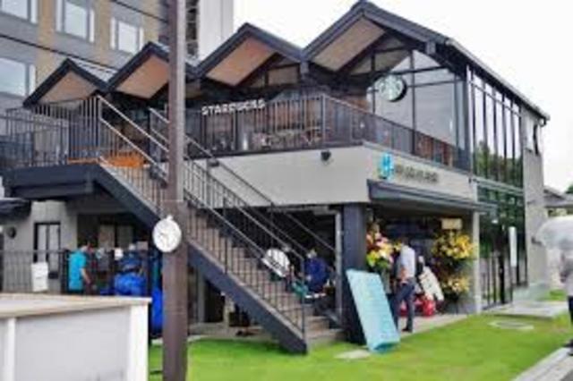 飲食店　スターバックスコーヒービバスクエア京都梅小路公園店（飲食店）まで360m