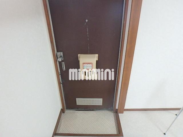 玄関　段差があまりないフラットな玄関ですね。