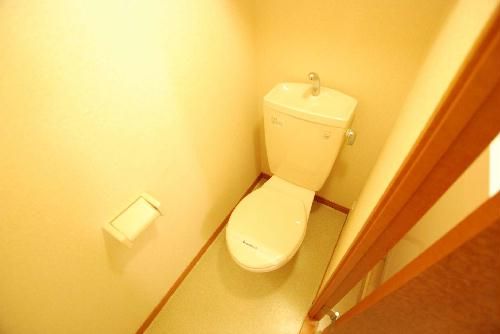 レオパレスストリートハウスのトイレ写真