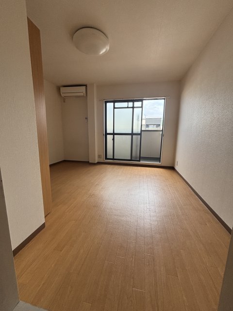 菊地ビルの居間写真