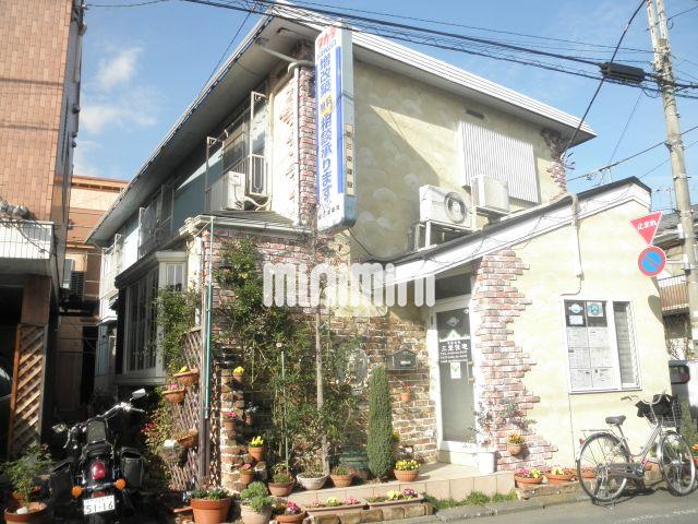 建物外観　閑静な住宅街にたたずむ建物