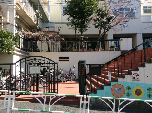 小学校　渋谷区立神南小学校（小学校）まで762m
