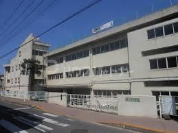 小学校　鎌ヶ谷市立鎌ケ谷小学校（小学校）まで1060m