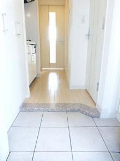 玄関　※他部屋、参考写真※