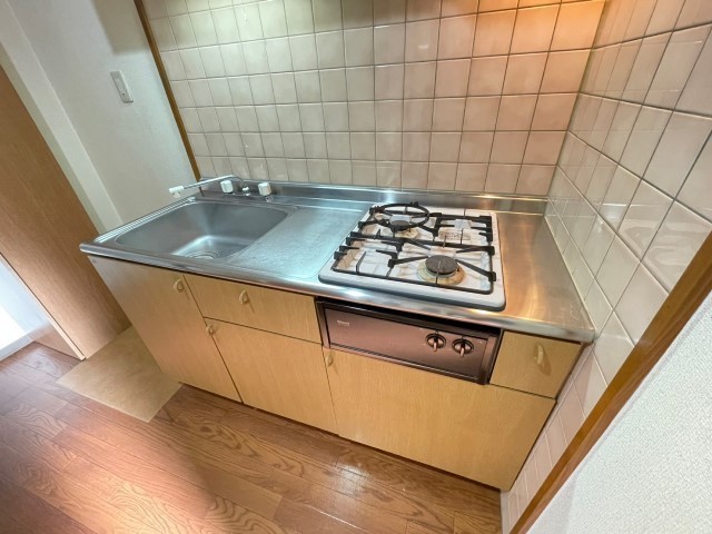 キッチン　写真は違う号室です。