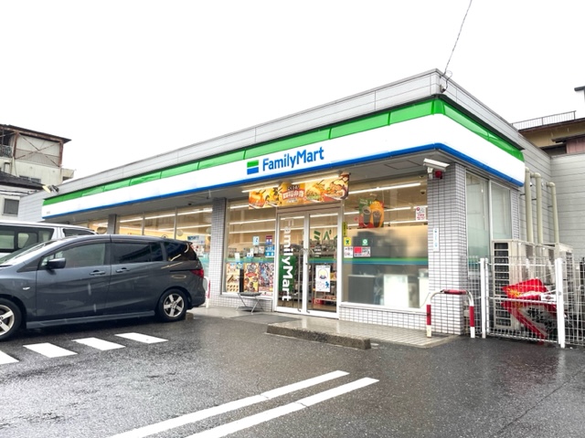 コンビニ　ファミリーマート 泉楽通店（コンビニ）まで262m