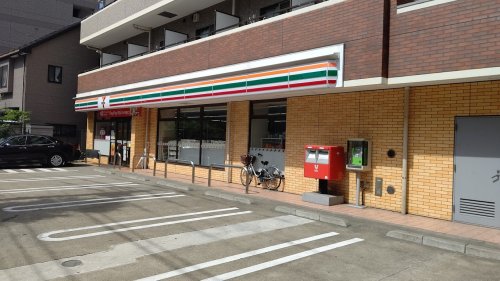 コンビニ　セブンイレブン 北区岩淵店（コンビニ）まで381m