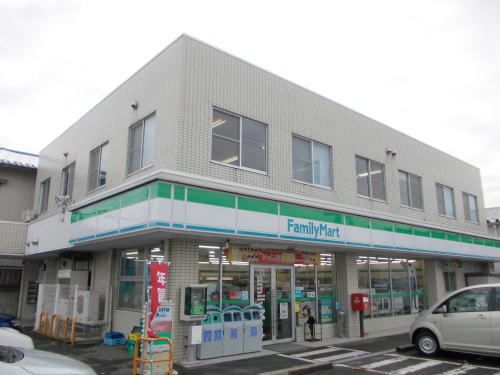 コンビニ　ファミリーマート 新田塚店（コンビニ）まで550m