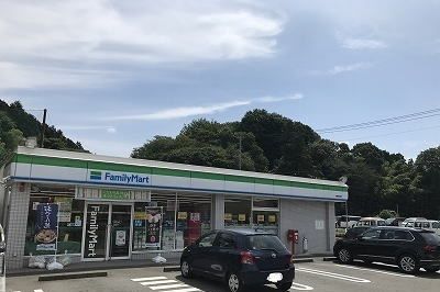 コンビニ　ファミリーマート 裾野岩波店（コンビニ）まで650m