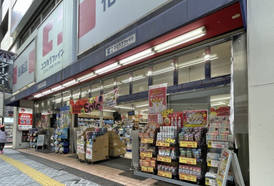 ドラックストア　ココカラファイン京急川崎駅前店（ドラッグストア）まで582m