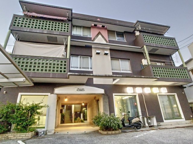 建物外観　現況が相違する場合は現況を優先致します。