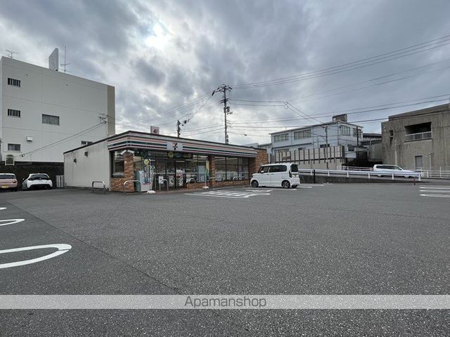 コンビニ　セブンイレブン（コンビニ）まで746m