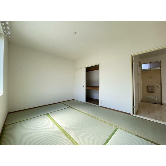 その他部屋・スペース　和室には収納力の高い押入れがついています。