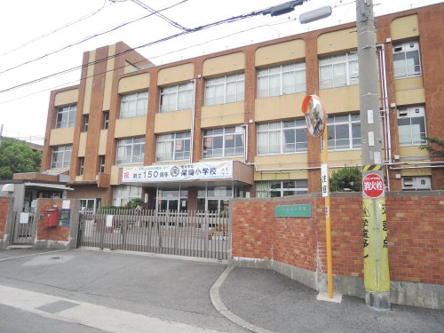 小学校　阪南市立尾崎小学校（小学校）まで735m