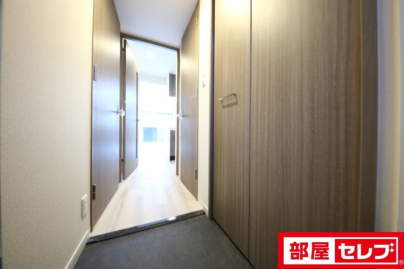 プレサンスTHE新栄の玄関写真