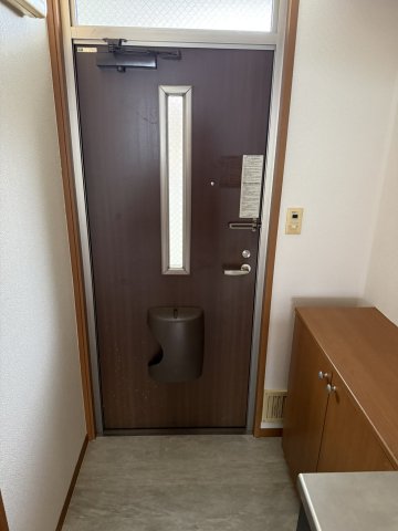グランサイレンス Aの玄関写真