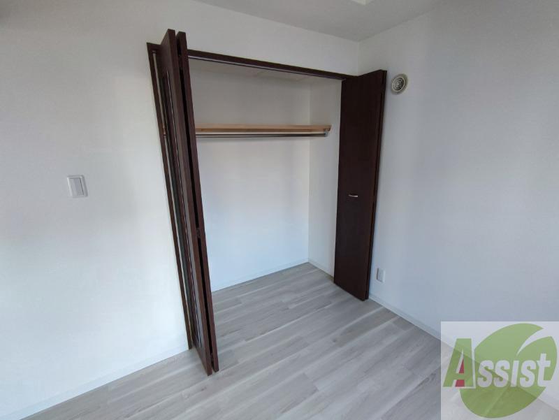 収納　寝室の収納です。部屋がすっきり片付きます。