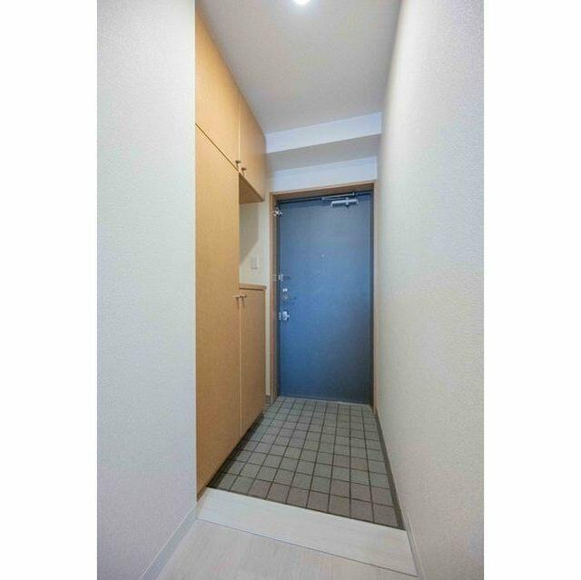 東急東横線 都立大学駅 徒歩9分 3階建 築28年の玄関写真