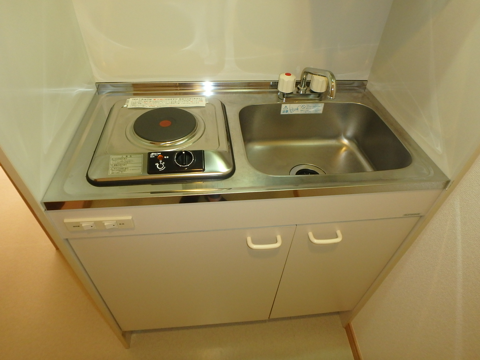 キッチン　新品の電気コンロです。
