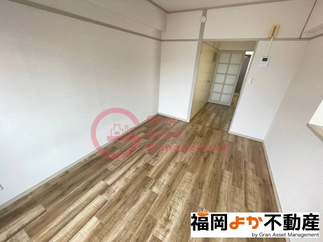 キャピタル大濠西の居間写真