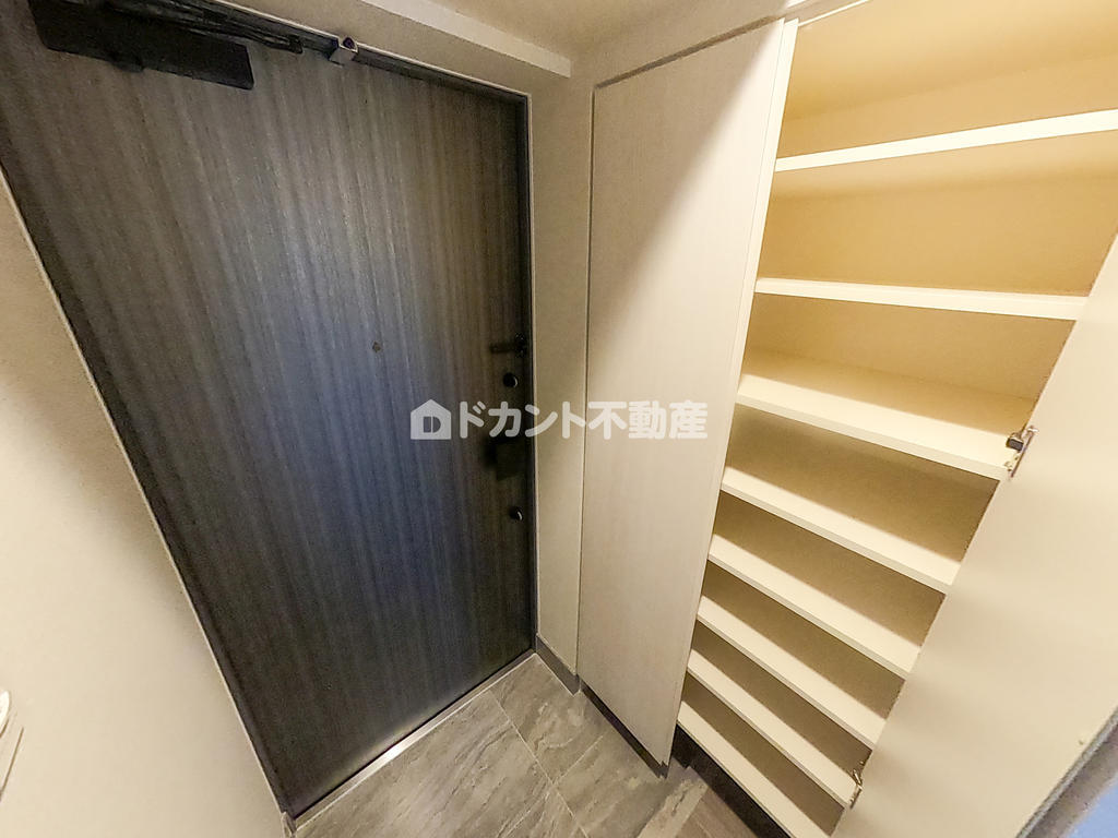 ZOOM池袋Westの玄関写真