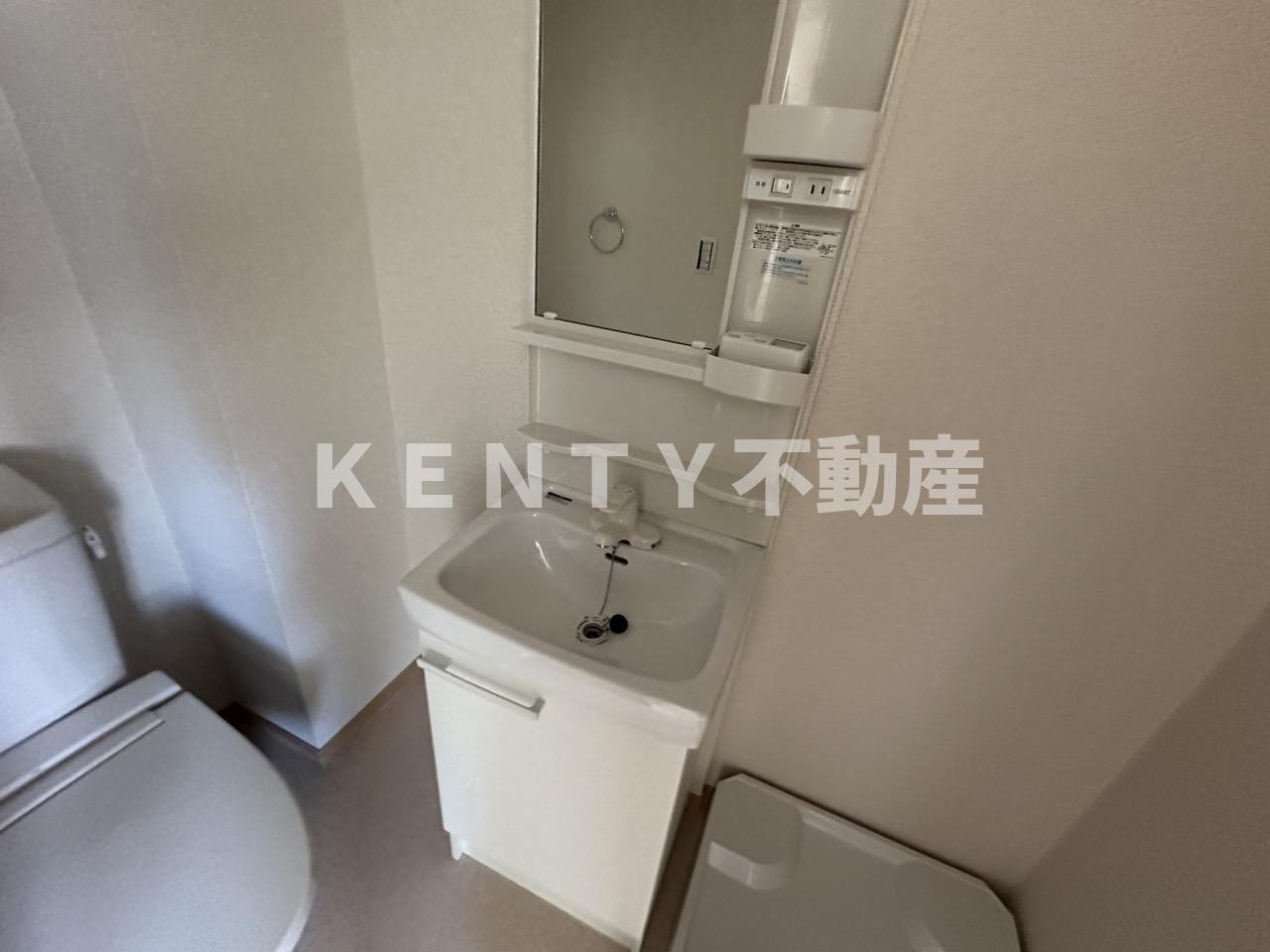 洗面設備　明るい洗面所です