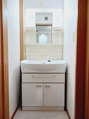 洗面設備　コンパクトで使いやすい洗面所