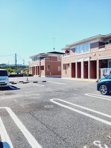 駐車場　駐車場があるので、車を買う予定の方も安心です