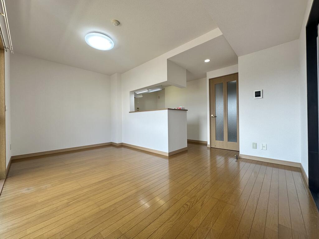 パインイーストIIの居間写真