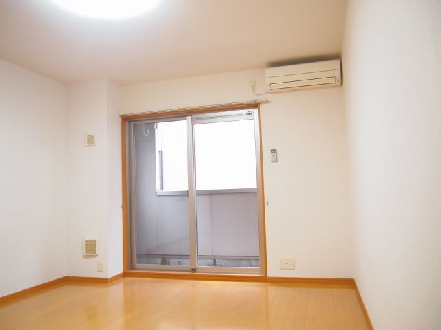 Comfort八田の居間写真