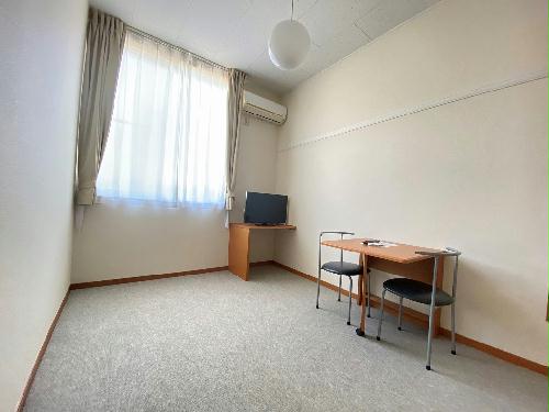 レオパレスカサブランカIIの居間写真