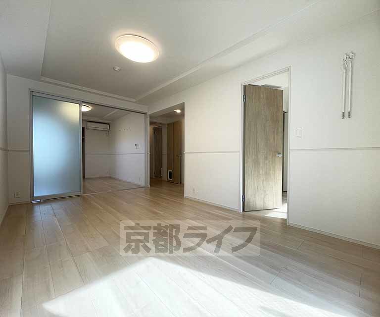 阪急京都線 西山天王山駅 徒歩15分 3階建 築2年の居間写真