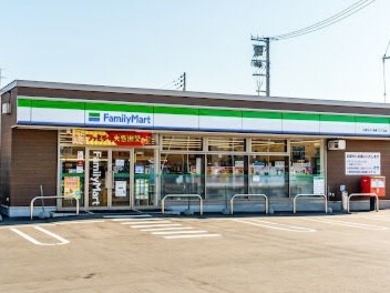 コンビニ　ファミリーマート札幌北41条東13丁目店（コンビニ）まで465m
