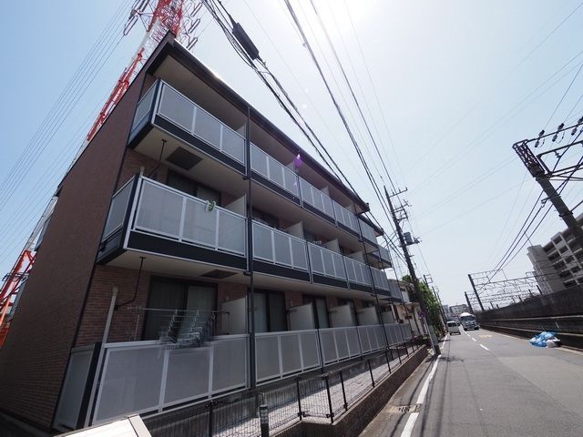 レオパレスアドバンス鶴見の外観写真