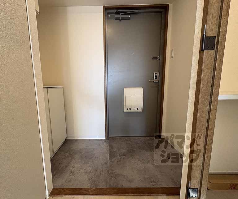 パインフィールド二条城の玄関写真